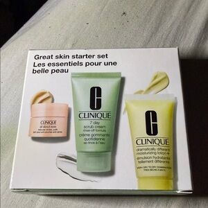 Clinique Skincare Set - Light Green